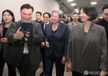 첫 방한해 네이버 찾은 리사 수 AMD CEO