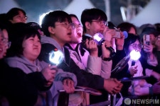 시청 앞 광장 모인 시민들