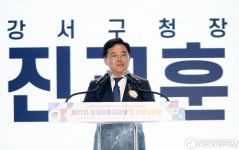 환영사하는 진교훈 강서구청장