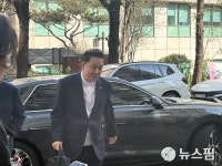 '13개 의혹' 김병기, 6차 경찰 출석…