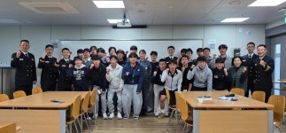 해군 강원함, 동해 북평고 방문…학생 대상 해군 진로 멘토링 실시
