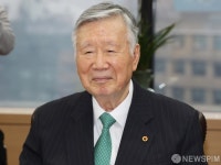 모두발언하는 이중근 대한노인회 회장