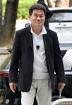 법원 향하는 전한길