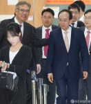 재판 출석하며 인사 나누는 추경호-정진석
