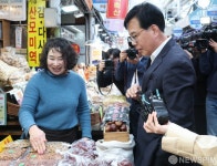 화곡본동시장 방문한 송언석 원내대표