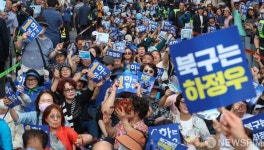 지지자들 몰린 부산 덕천역