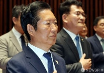 국민의례하는 정청래-송영길
