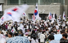 잠실 개표소 봉쇄 시위 이틀째