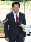 굳은 표정으로 재판 향하는 오세훈 서울시장