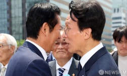 인사하는 김민석 - 정청래