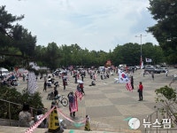 잠실 개표소 봉쇄 15일째…불법·내홍에 '난장판' 됐다