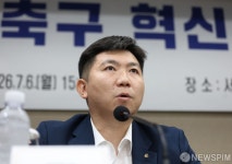K-축구 혁신위원회 출범식 발언하는 유승민 공동위원장