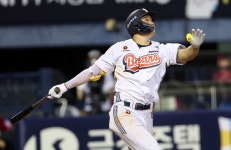 [AI상보] '안재석·강승호 투런포' 두산, SSG 7-0 제압 5위로 전반기 마감