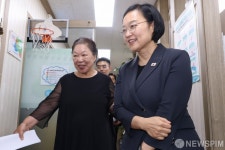 지역아동센터나눔공부방 방문한 한성숙 총리