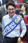 밝은 미소로 합동연설회 향하는 김민석 당대표 후보