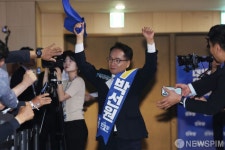전당대회 참석하는 박선원 후보