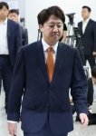 당대표직 사퇴 관련 기자회견 참석하는 이준석 대표
