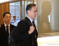 인사청문회 사무실 출근하는 이형일 부총리 후보