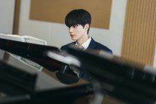송강, '포핸즈' 강비오의 고독 그렸다…묵직한 감정 연기