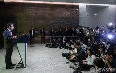첫 출근하며 답하는 이재근 KB금융지주 회장 후보자