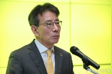답변하는 이재근 KB금융지주 회장 후보자