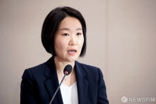 모두발언하는 이소영 장관 후보자
