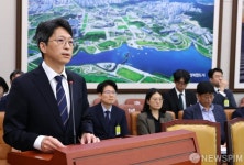 인사청문회서 인사말 하는 홍지선 후보자