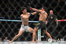 [격투기] '코리안 슈퍼보이' 최두호, 핏불에 1R TKO패…8년 만에 UFC 랭킹 복귀 실패