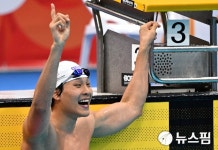 [2026AG] 샛별 김영범, 자유형 50m서 '금빛 터치'...지유찬 동메달