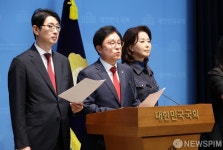 조희대 재제청 거부 관련 기자회견 갖는 국민의힘 법사위원