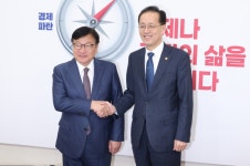 정점식, 이형일 접견...미래대응기금 전면 재검토·가상자산 과세 유예 촉구