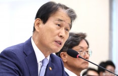 권오을 장관, 국감 질의 답변