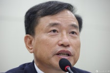 국감 답변하는 김종철 방송미디어통신위원회 위원장