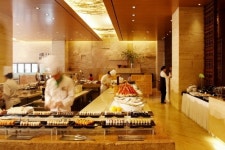 팔래스호텔 더궁, 더위를 이길 보양식 특선 선보여