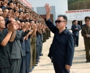 [포토]건설장 시찰한 김정일 건재 과시