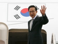 [포토]러시아로 출국하는 이 대통령