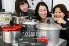 [포토]현대 百, 휘슬러 밥솥 전시