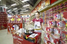 [세계로뻗는유통업체]중국인 라면문화 까지 바꾼 ‘辛라면’