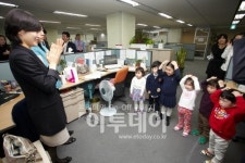 LG CNS 어린이집 아이들, 부모님 일터 방문