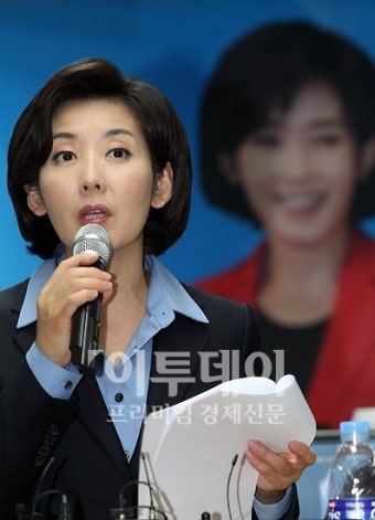[포토]긴급 기자회견 갖는 나경원 후보