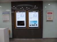 [은행, 맞춤형 점포 고객 곁으로]리포트 쓰고 영화 보고…날 위한 은행 활짝 웃는 고객들