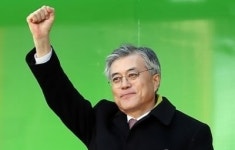 문재인, 軍 복무 18개월로 단축-영창 폐지 등 발표