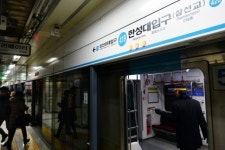 서울지하철 4호선 운행 중단 1시간20여분만에 복구…출근길 시민들 불편(상보)