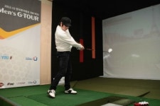 후텁지근 여름, 실내골프연습장서 굿샷