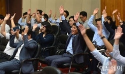 [포토]만세 외치는 주담-재담들