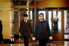 빛나는 로맨스 박윤재, 호텔 벨보이 깜짝 변신