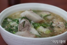 [문 기자의 맛이야기] 제주도에서 찾은 맛…들어는 봤나 고기국수