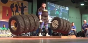 524kg 든 남자, 세계 기록 달성…이게 말이 돼?