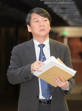 '기초선거 공천 논란' 새정치민주연합 지지율 급락…안철수, 또 철수?