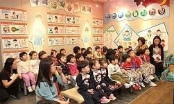 근로자의날 병원 은행 휴무에 관심…어린이집 쉬어도 유치원 근무하는 이유